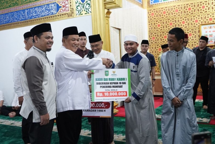 Wagubri SF Hariyanto Salurkan Bantuan Ramadan di Masjid Nurul Hikmah