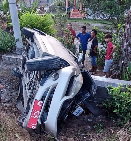 Mobil Dinas DKP Riau Kecelakaan di Rupat