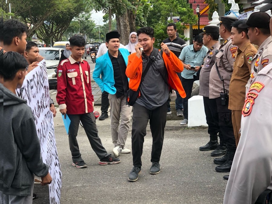 Tuntut Revisi Perda Parkir, Mahasiswa Gelar Aksi Demo ke DPRD Pekanbaru