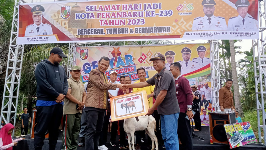 Ratusan Warga Meriahkan Jalan Santai HUT Pekanbaru ke- 239 di Pebatuan