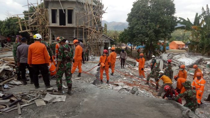 Lombok Kembali di Guncang Gempa 6,9 SR, 10 orang Meninggal Dunia